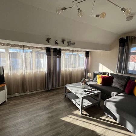 Edge Of Glastonbury And Street Town Centre, 2Bd Apt With Parking Apartment Exterior photo