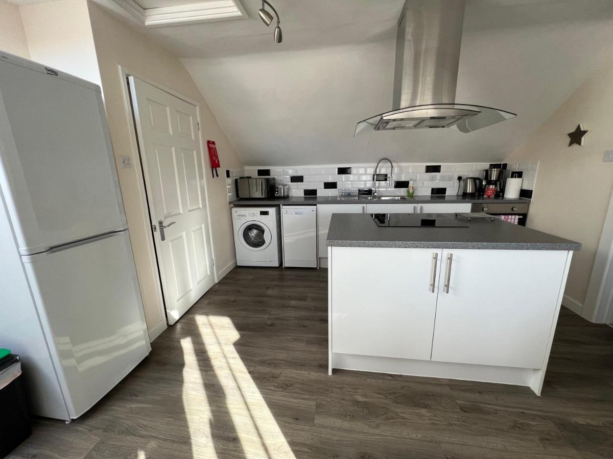 Edge Of Glastonbury And Street Town Centre, 2Bd Apt With Parking Apartment Exterior photo