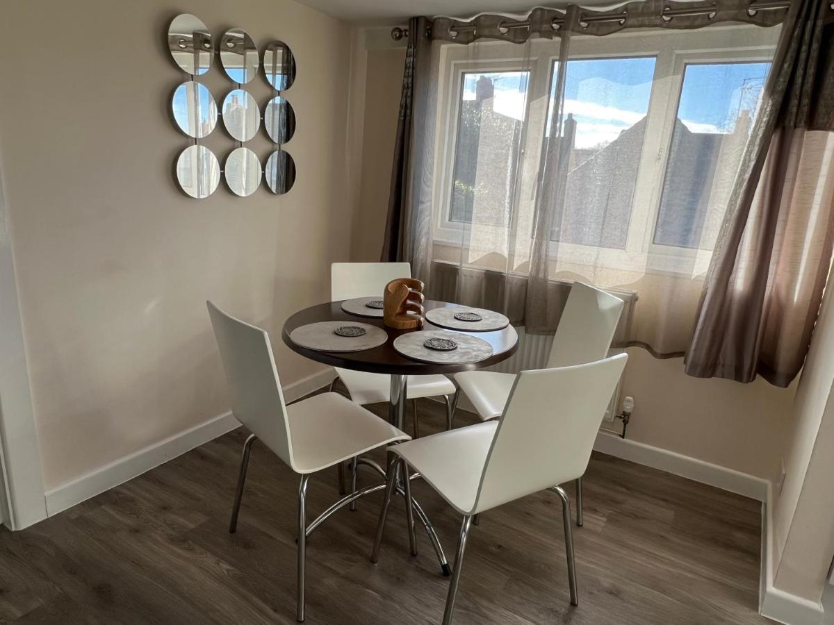 Edge Of Glastonbury And Street Town Centre, 2Bd Apt With Parking Apartment Exterior photo