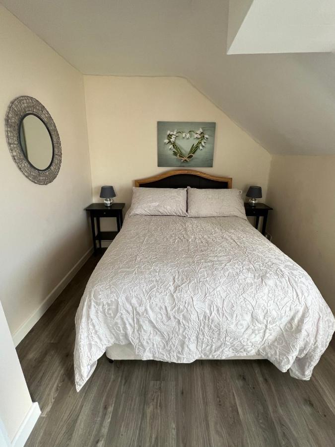 Edge Of Glastonbury And Street Town Centre, 2Bd Apt With Parking Apartment Exterior photo